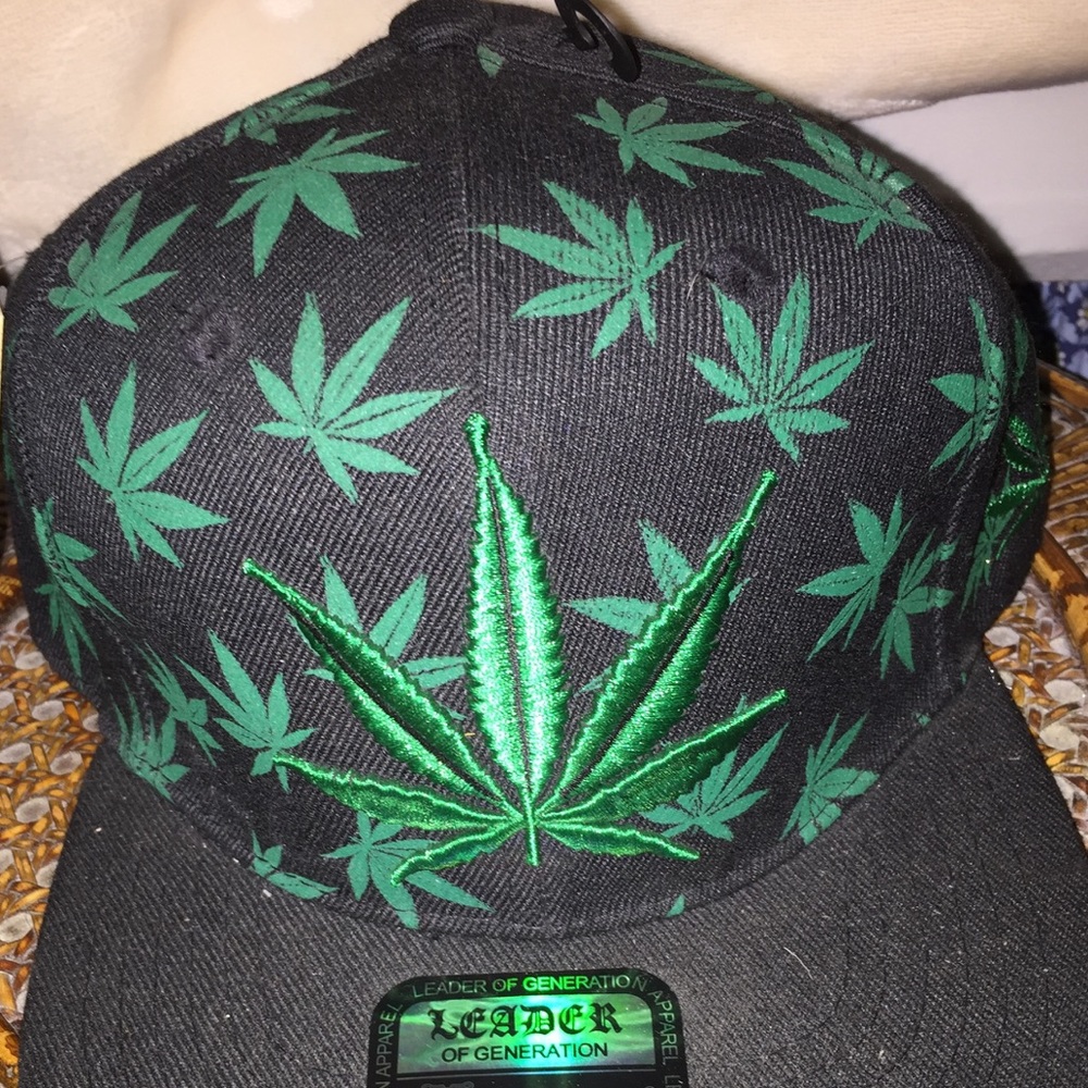 NWT!!!! ADJUSTABLE BASEBALL HAT By L.O.G.R 🧢🧢🧢